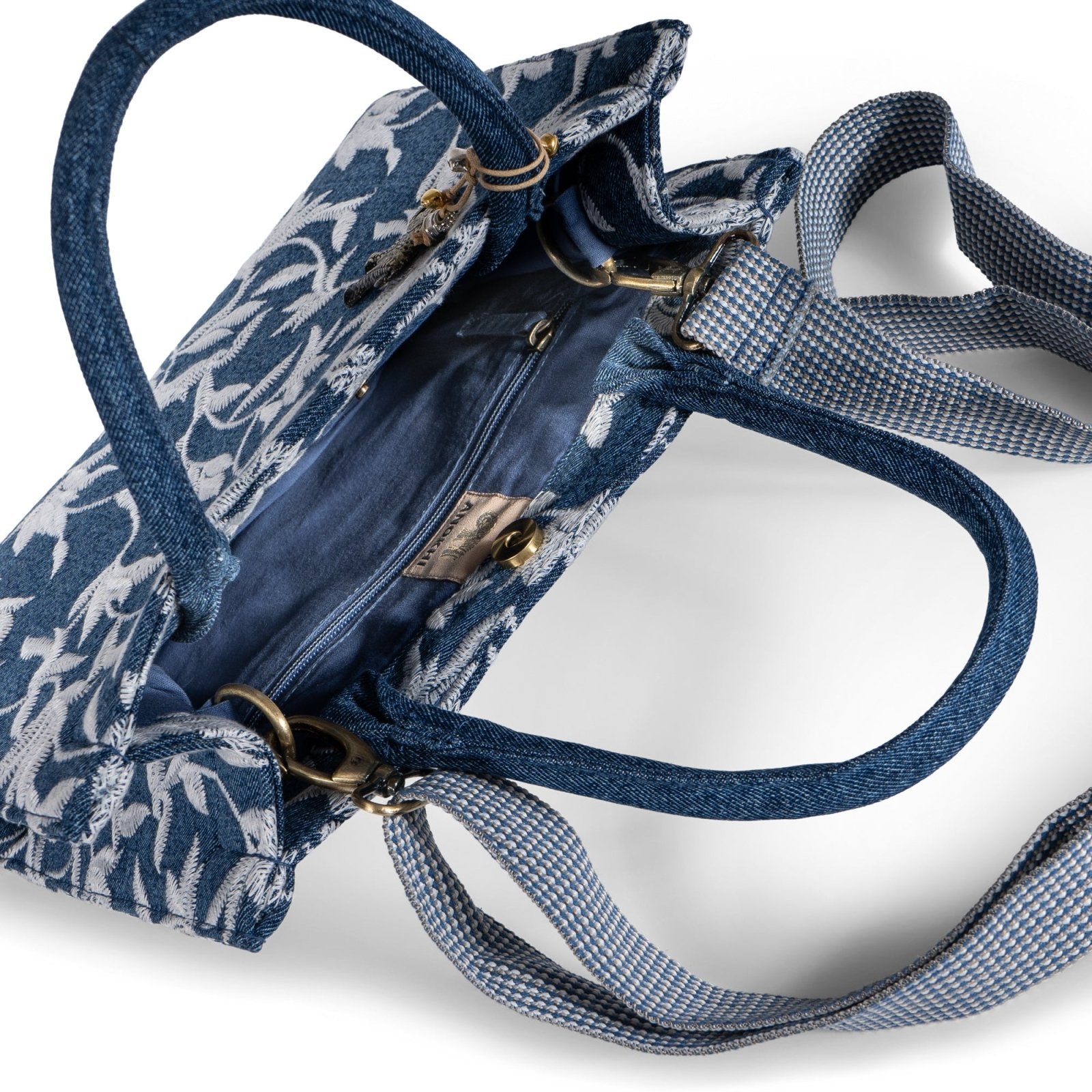 Book Tote Crochet mittlere Größe Blue Denim Blumenstick weiß - ANOKHI