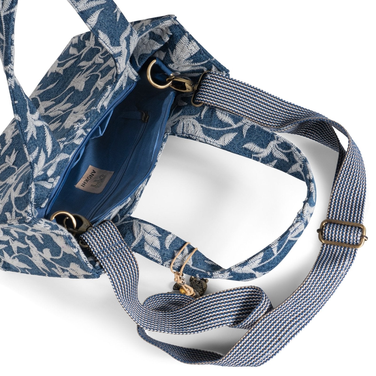 Book Tote klein Blue Denim Blumenstick weiß - ANOKHI