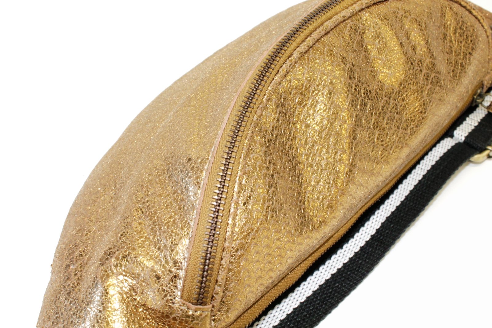 Charlie L" Goldene Beltbag aus Leder in Reptilienoptik - ANOKHI