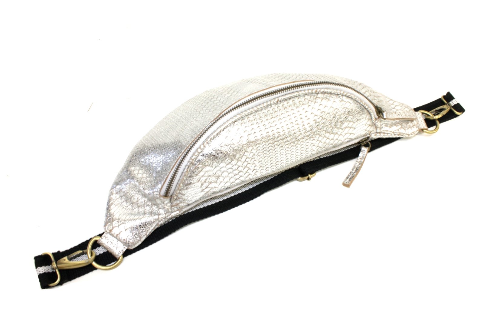 Charlie L" Silberne Beltbag aus Leder in Reptilienoptik - ANOKHI