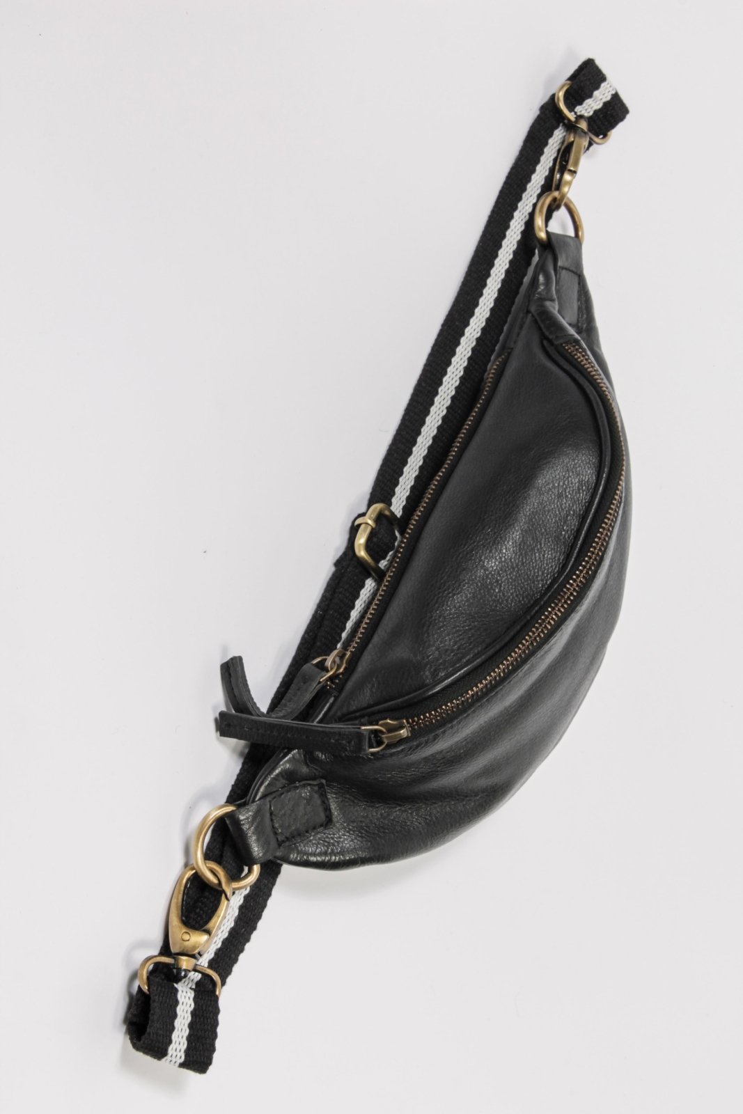 Schwarze Leder Beltbag "Charlie M - ANOKHI