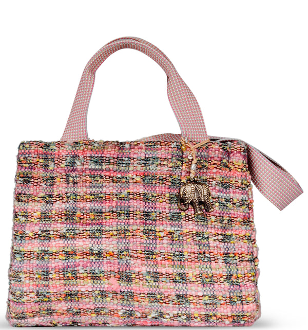 Soft Bag aus gestricktem Stoff mit zwei Henkeln zwei Tragegurten Magnetverschluss 