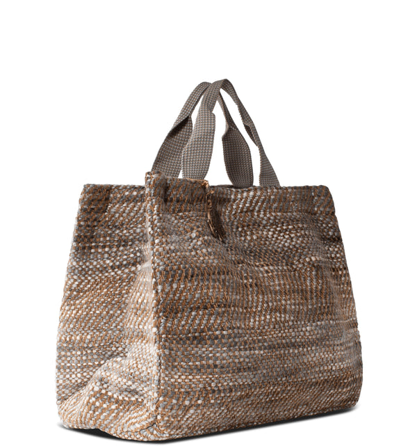 Große gestrickte Soft Bag in Braun – Stilvoll und geräumig
