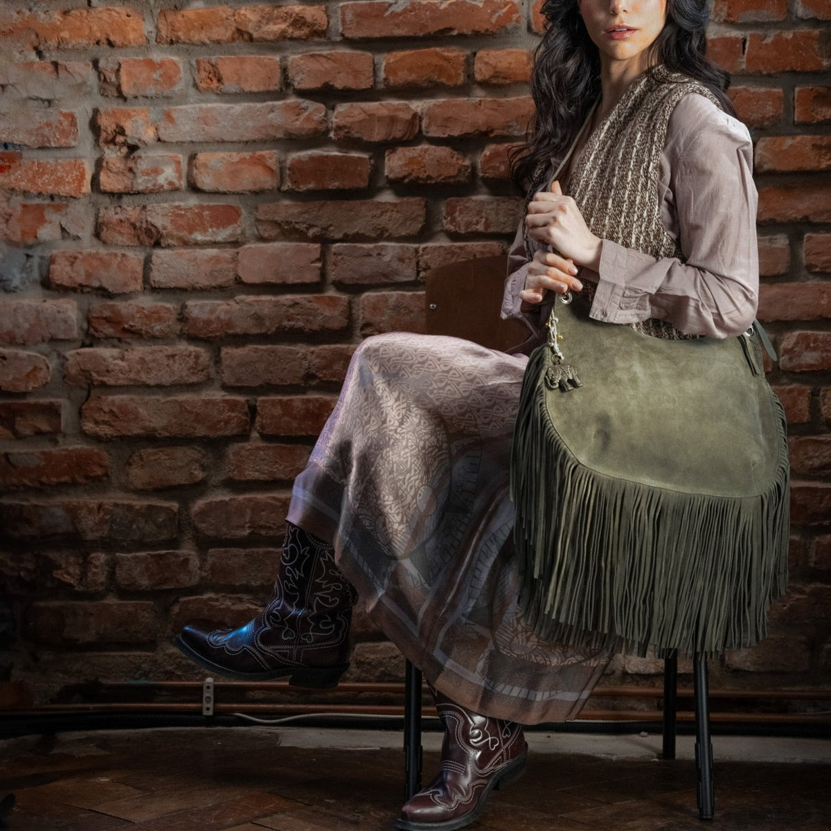 Fransentasche Crossbody Velourleder olive - ANOKHI