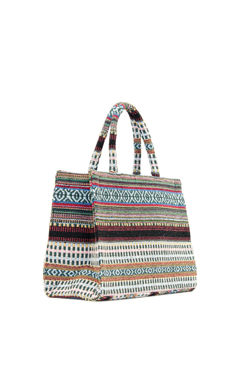 Original ANOKHI Book Tote Bag
Stil und Design by ANOKHI

Book tote Damenhandtasche
• H42xB32xT17
•Material: überwiegend Baumwolle, polyester
•Innentasche mit Reißverschluss verschließbar , Handytasche
•Zwei offene Innentaschen
•Druckknopfverschluss