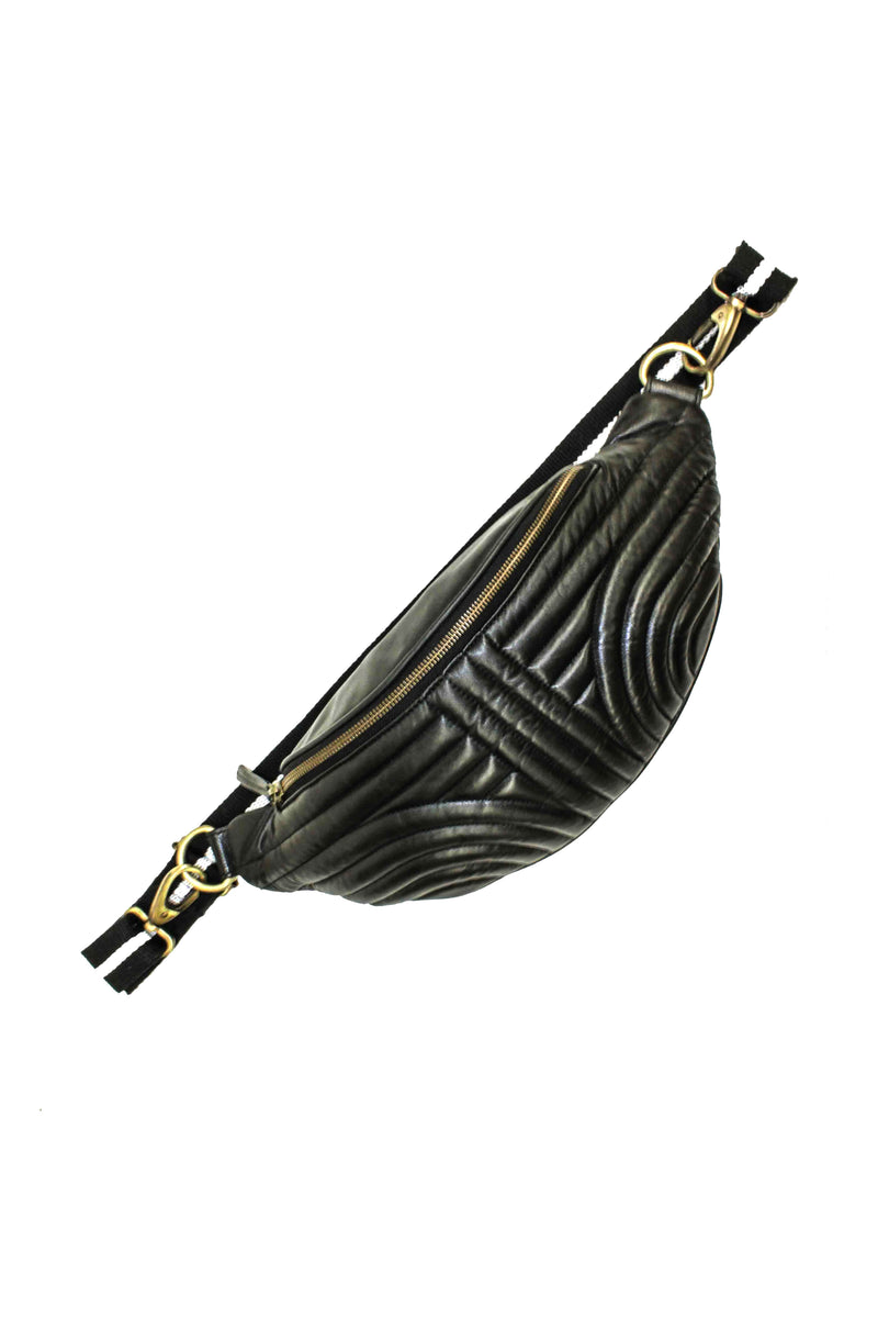 "Charlie M" Beltbag aus abgestepptem Leder in Schwarz