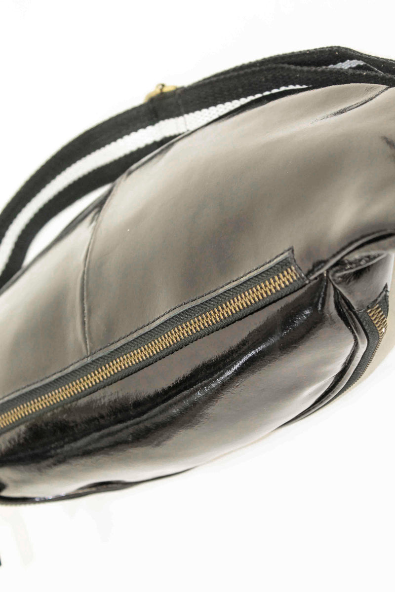 "Charlie L" in schwarzem Lackleder