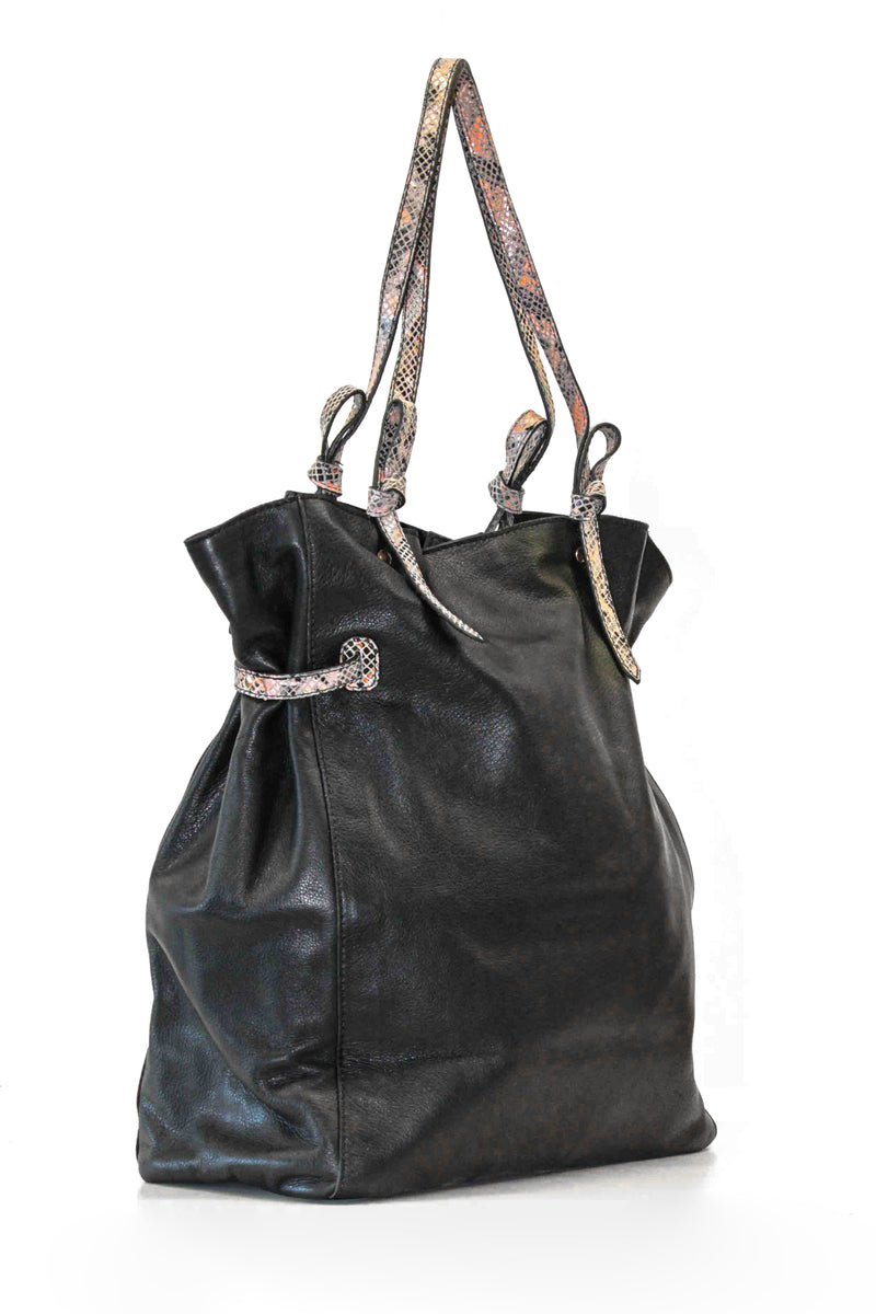 "Maren" in Schwarz