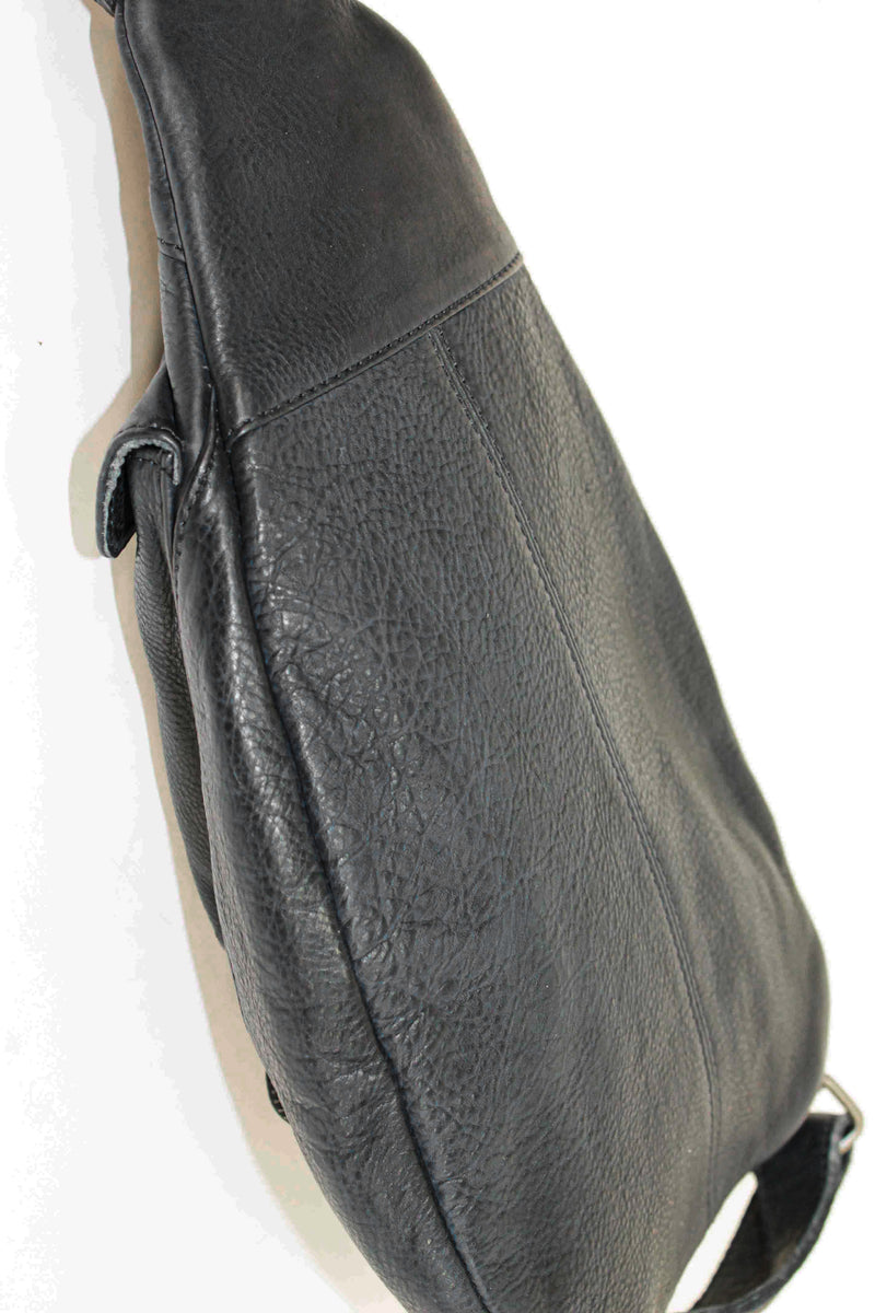 "Linda M" in schwarz