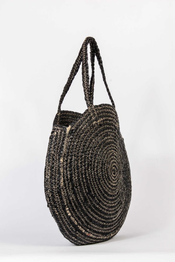 "Kanani" Bastabag mit auffälligem Stitching in Schwarz