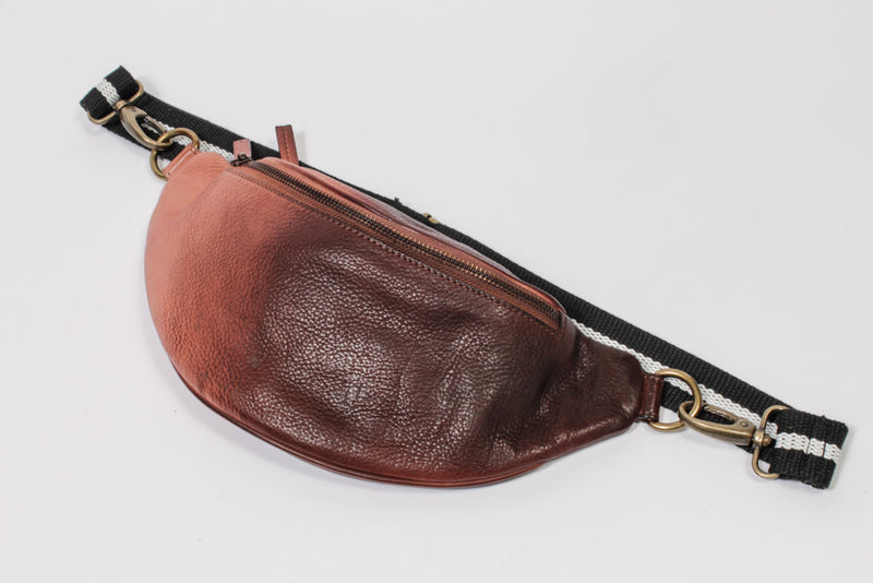 "Charlie M" Beltbag aus Glattleder mit Ombre-Färbung