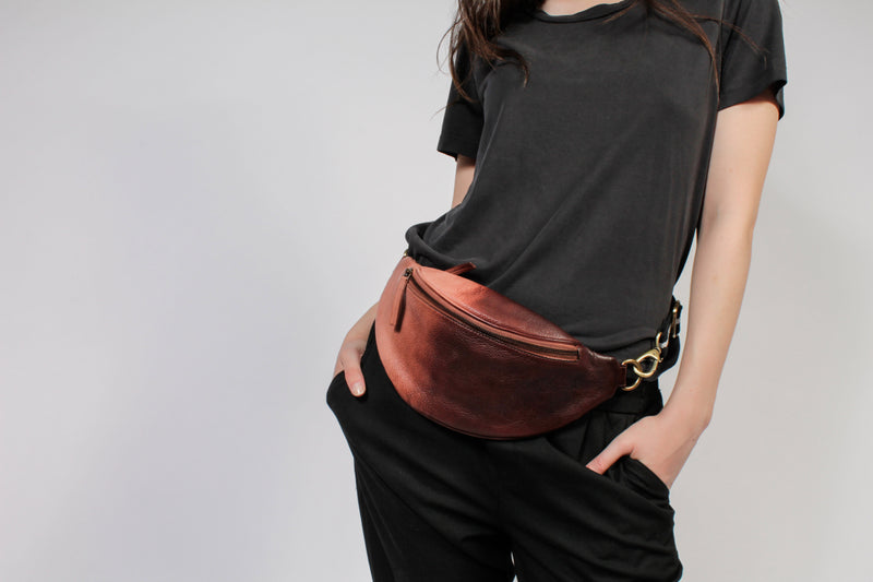 "Charlie M" Beltbag aus Glattleder mit Ombre-Färbung