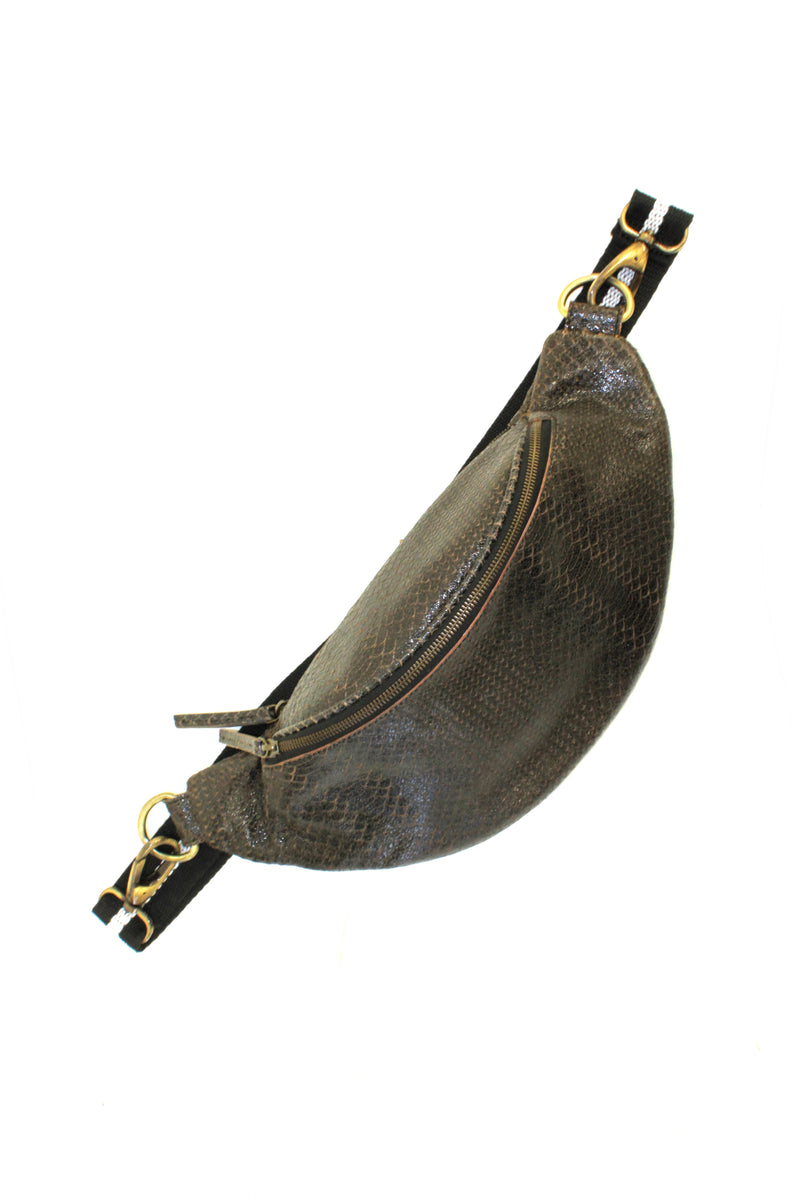 "Charlie M" Schwarze Beltbag aus Leder in Reptilienoptik