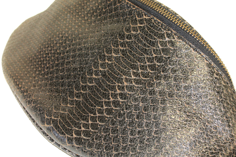 "Charlie M" Schwarze Beltbag aus Leder in Reptilienoptik