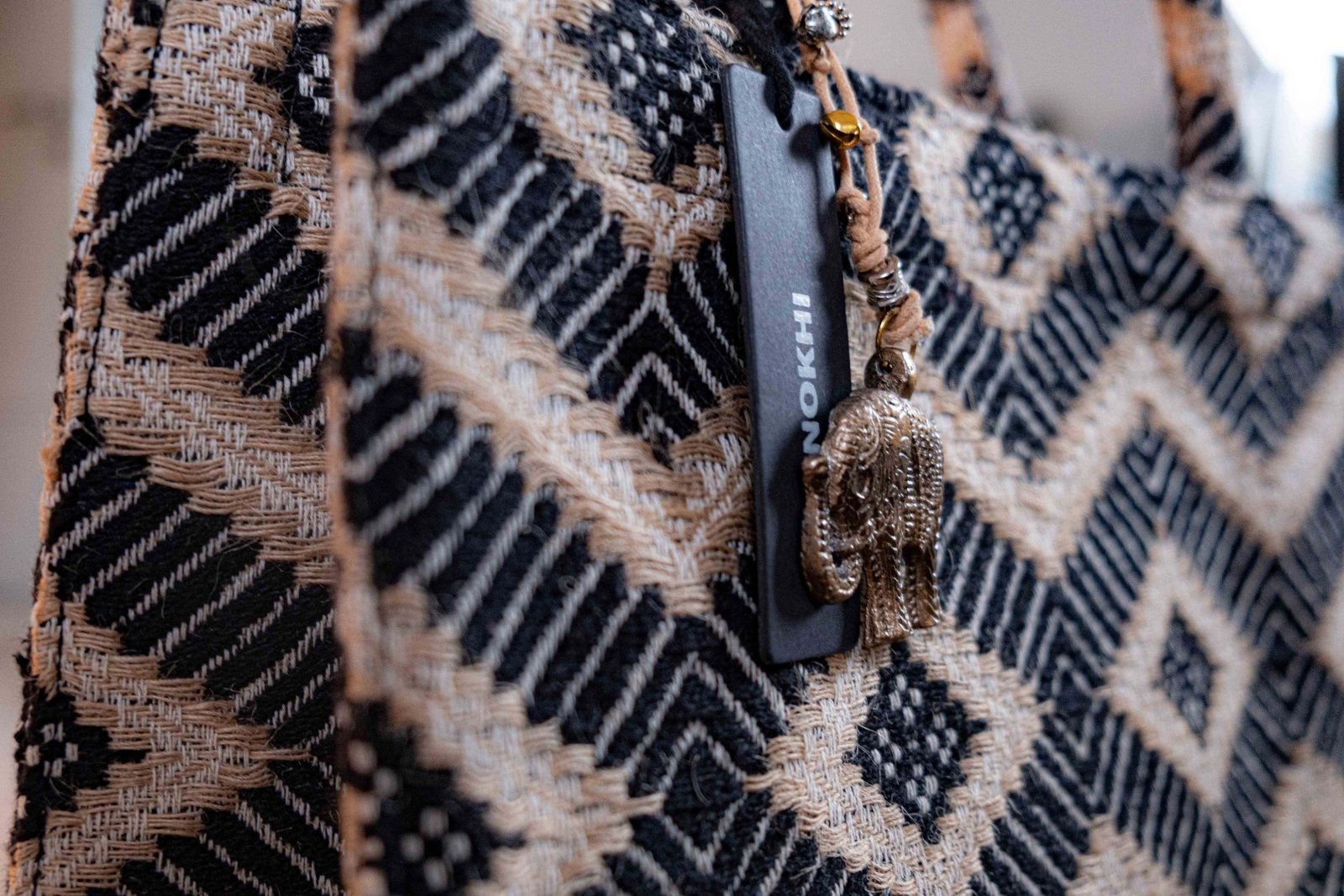 BOOK TOTE LARGE - ANOKHI