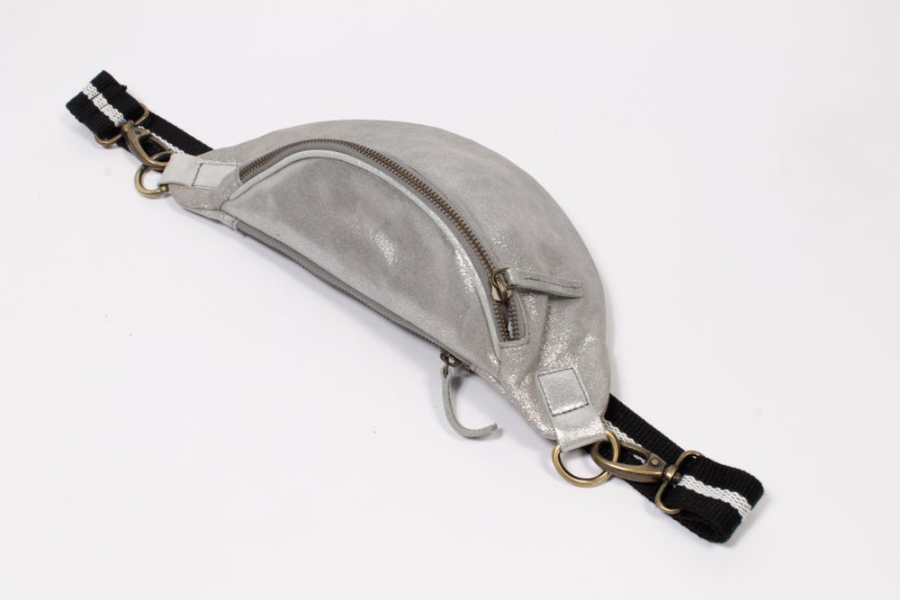 Charlie M" Beltbag aus Leder in Metallicoptik - ANOKHI
