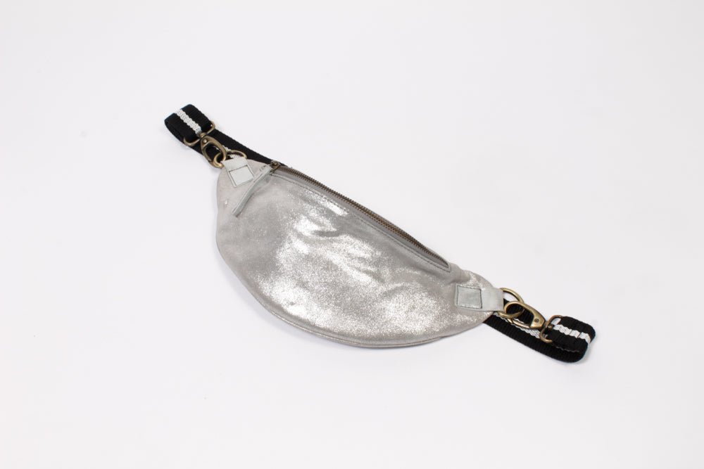 Charlie M" Beltbag aus Leder in Metallicoptik - ANOKHI